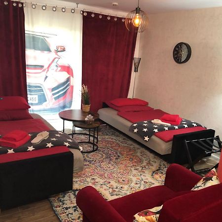 Stylisches Maybach Appartement Mit Terrasse Fuer 5 Personen, 5 Betten, Grosse Kochinsel, Homeoffice Mit 250Mbit Wlan Aidlingen Extérieur photo