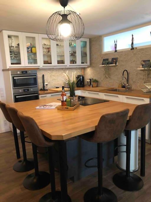 Stylisches Maybach Appartement Mit Terrasse Fuer 5 Personen, 5 Betten, Grosse Kochinsel, Homeoffice Mit 250Mbit Wlan Aidlingen Extérieur photo