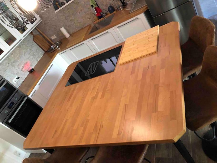 Stylisches Maybach Appartement Mit Terrasse Fuer 5 Personen, 5 Betten, Grosse Kochinsel, Homeoffice Mit 250Mbit Wlan Aidlingen Extérieur photo