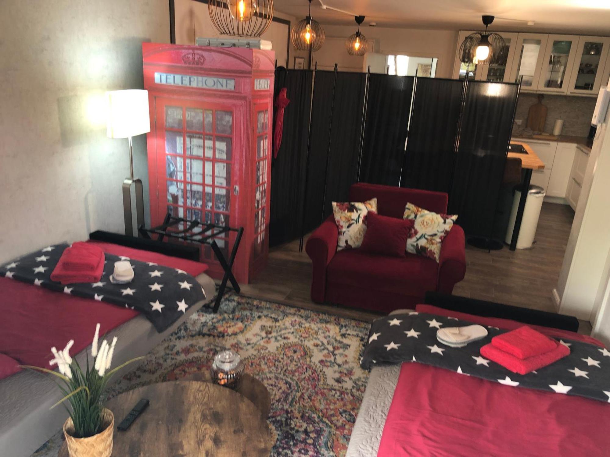 Stylisches Maybach Appartement Mit Terrasse Fuer 5 Personen, 5 Betten, Grosse Kochinsel, Homeoffice Mit 250Mbit Wlan Aidlingen Extérieur photo